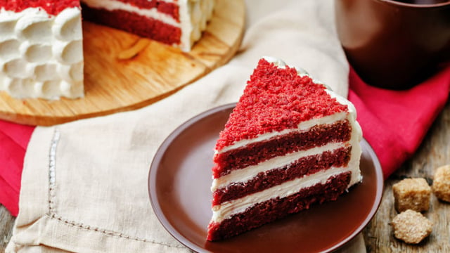 Sezonun Rengi: Red Velvet (Kadife Dokulu, Kırmızı) Pasta