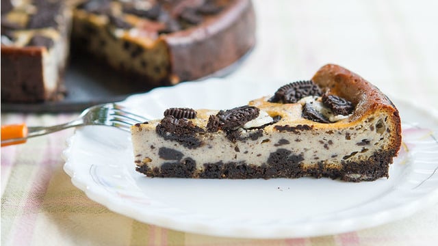 Üç Tarafı Kurabiyeli: Oreo Cheesecake