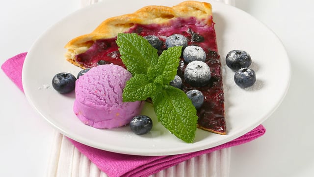 Tatlı ve Renkli: Yaban Mersinli Kolay Tart