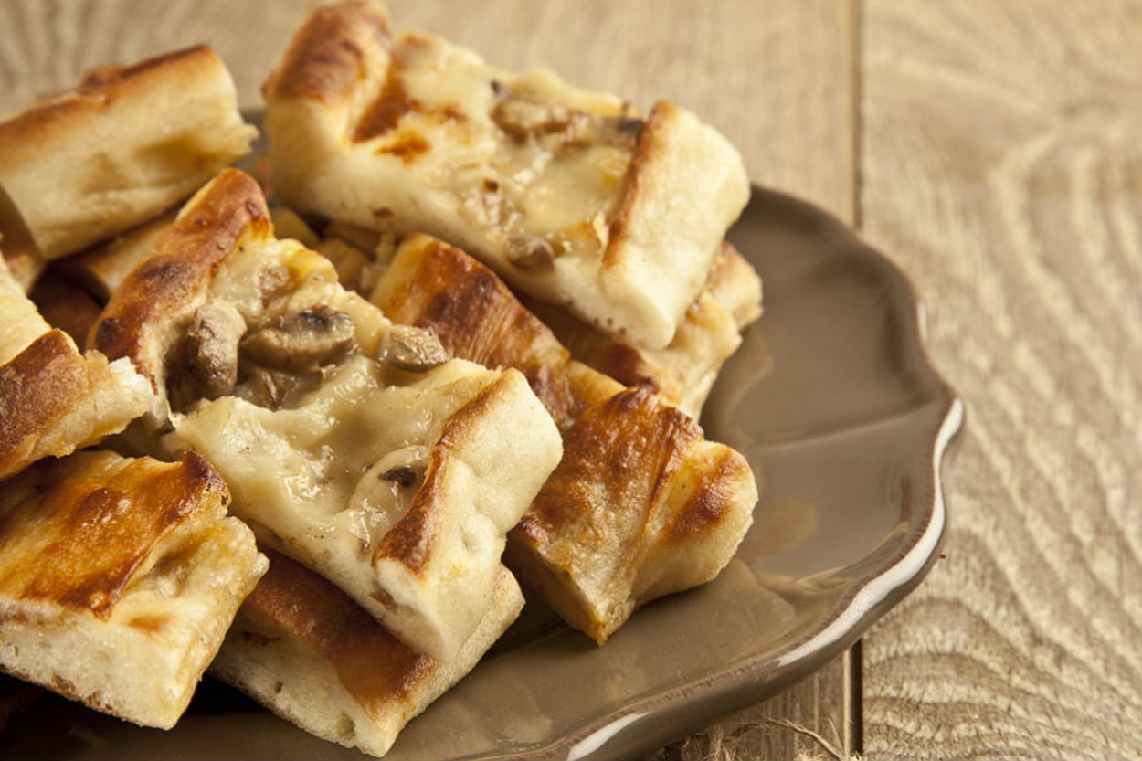 Kaşar da Eklesek mi: Mantarlı Pide