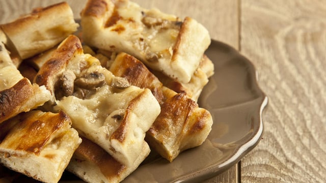 Kaşar da Eklesek mi: Mantarlı Pide