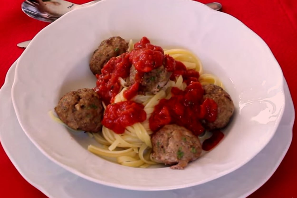 Pratik Akşam Yemeği: İdil Tatari'den Köfteli Spagetti