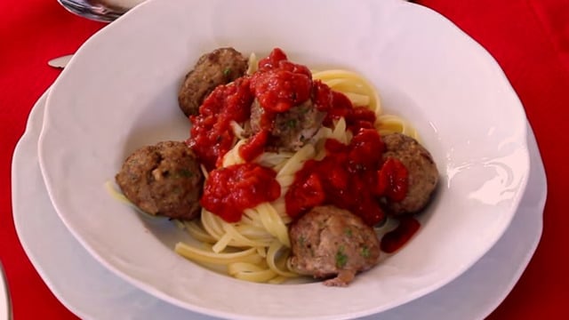 Pratik Akşam Yemeği: İdil Tatari'den Köfteli Spagetti