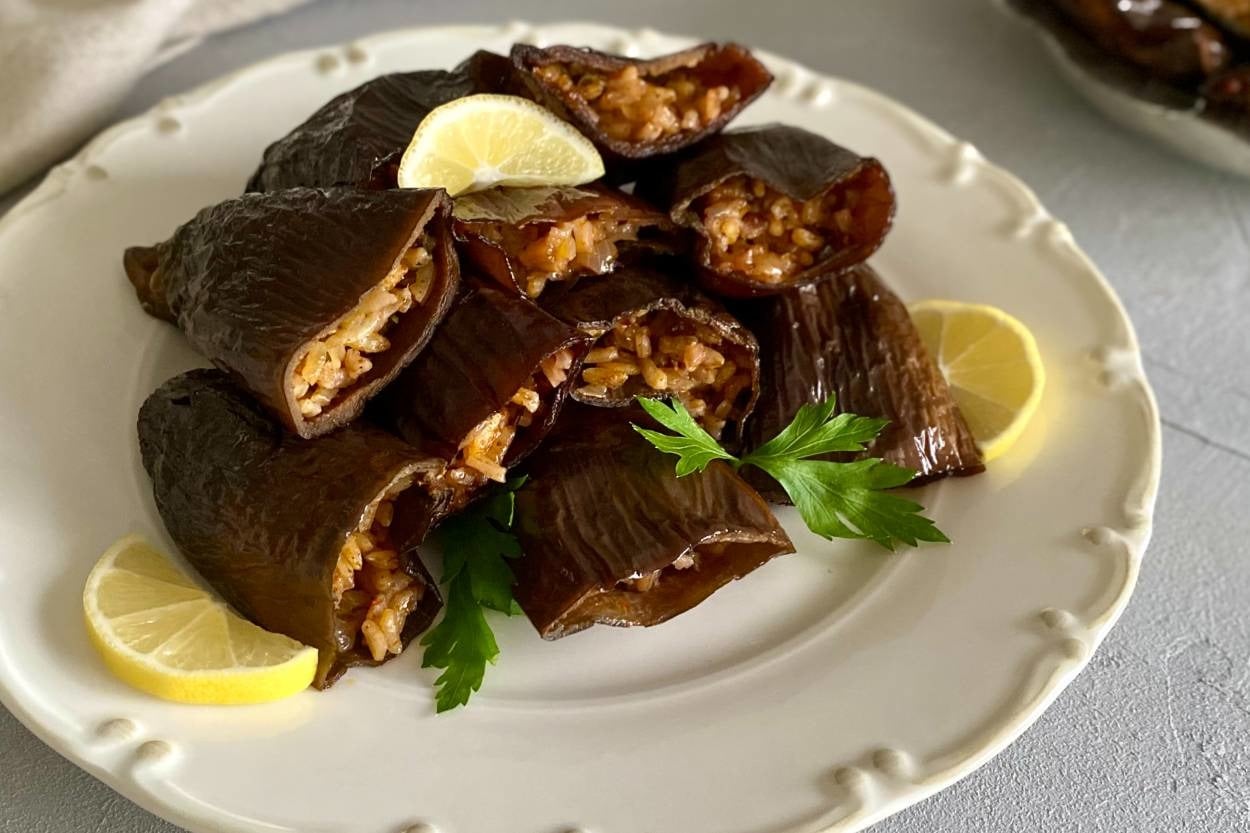 Ekşili, Baharatlı: Kuru Patlıcan Dolması