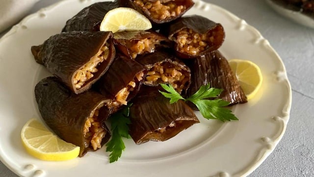 Ekşili, Baharatlı: Kuru Patlıcan Dolması