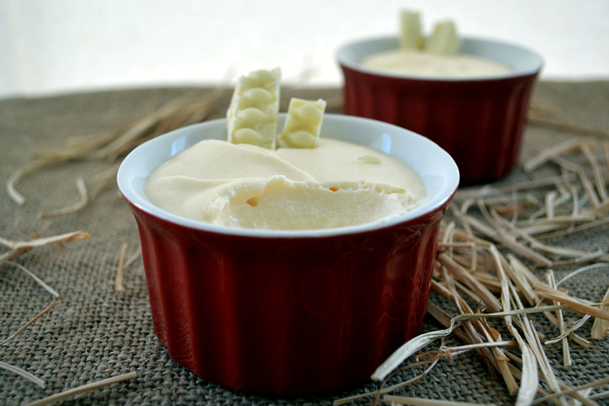 Yemekyolculuğu'ndan: Beyaz Çikolatalı Mousse