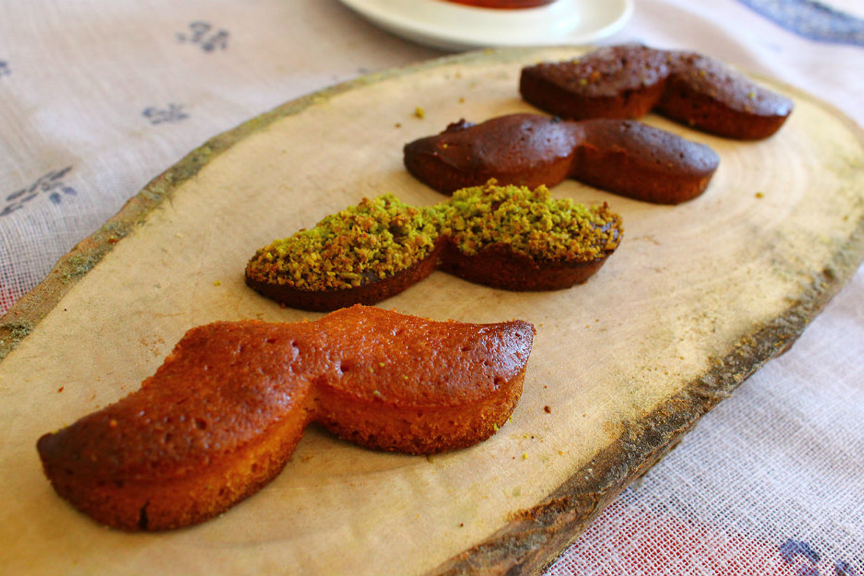 Biraz Tarz Değiştirelim: Bıyık Kek