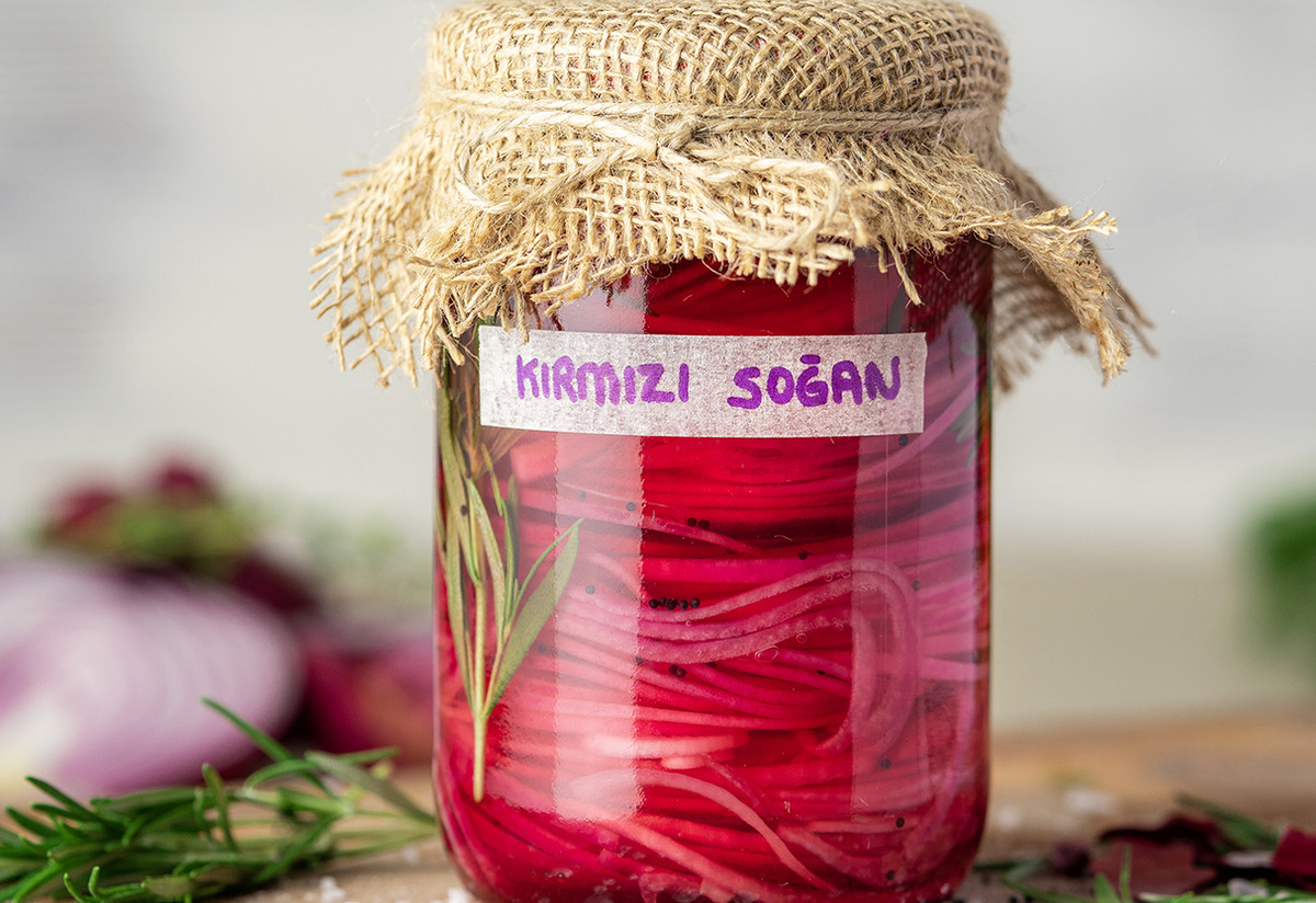 Her Eve Lazım: Kırmızı Soğan Turşusu Tarifi
