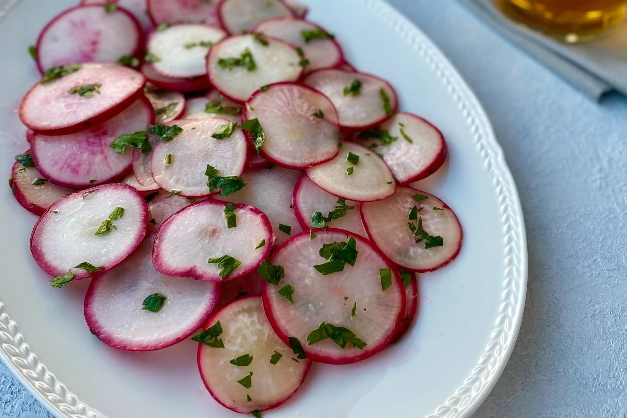 Meze Niyetine de Yenir: Turp Salatası