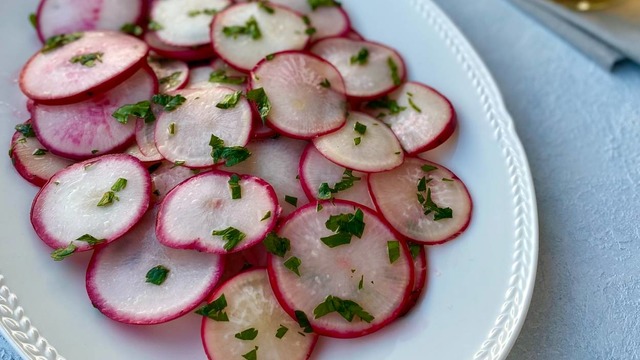 Meze Niyetine de Yenir: Turp Salatası
