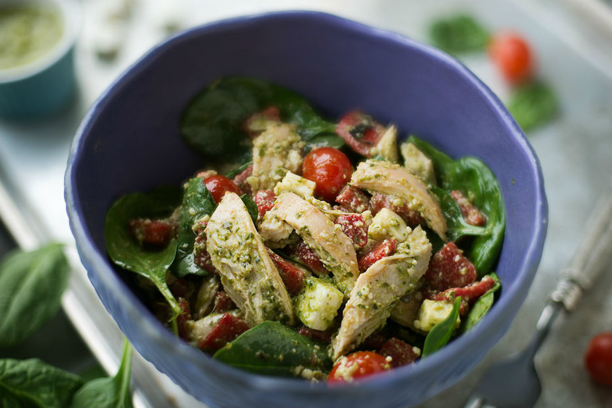 Sosunun Adı Yeter: Pesto Soslu Tavuk Salatası