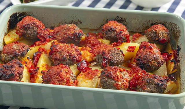 O Bir Kurtarıcı: Fırında Köfte Patates