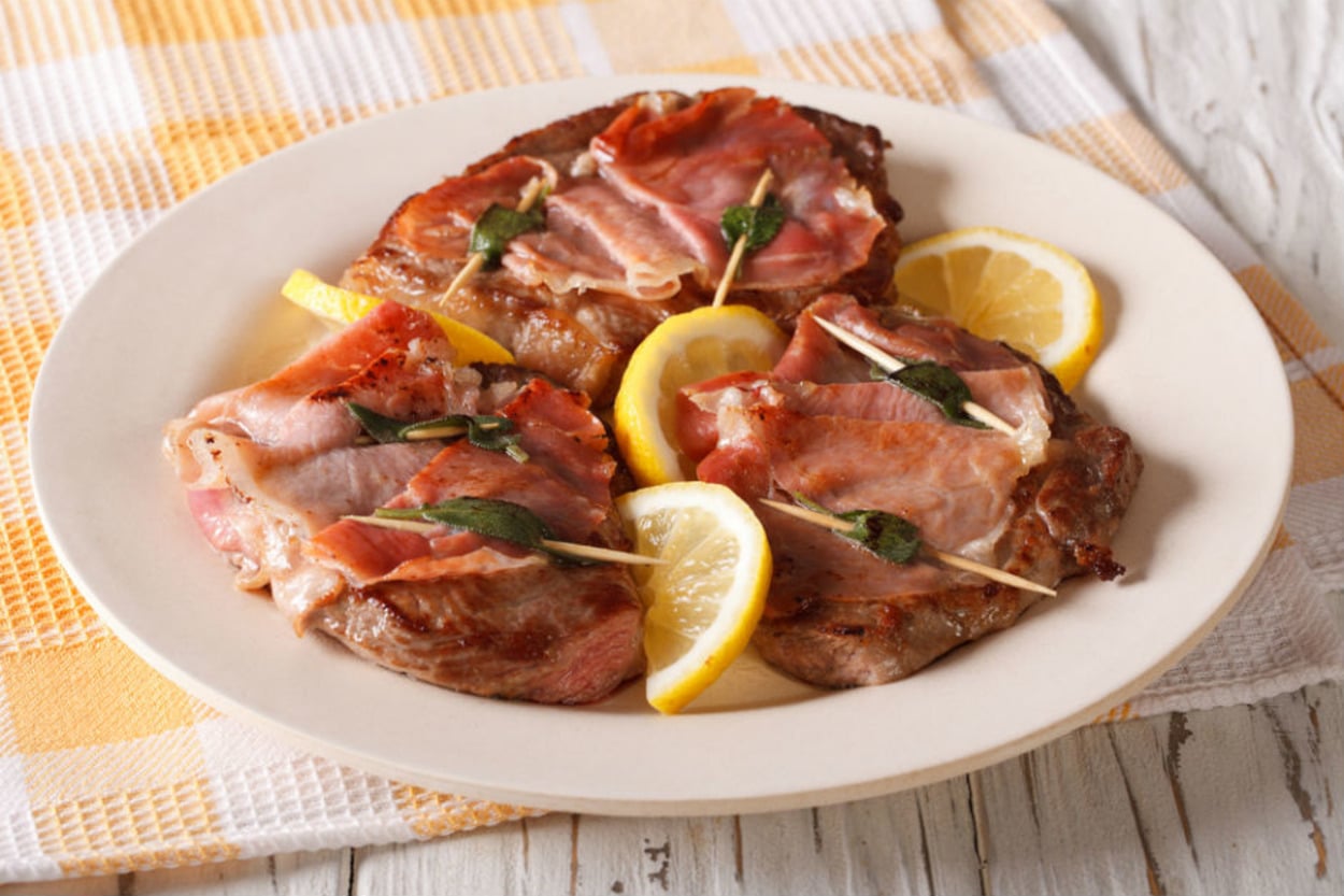 İtalyan İşi: Saltimbocca Alla Romana (Pastırmalı Tavuk)