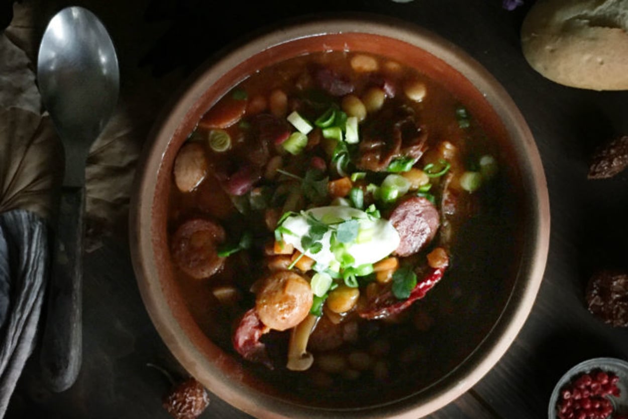 Kuru Fasulyenin Kuzeni: Sosisli Chili Con Carne