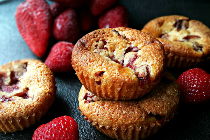 Yoğurtlu ve Çilekli Muffin Tarifi
