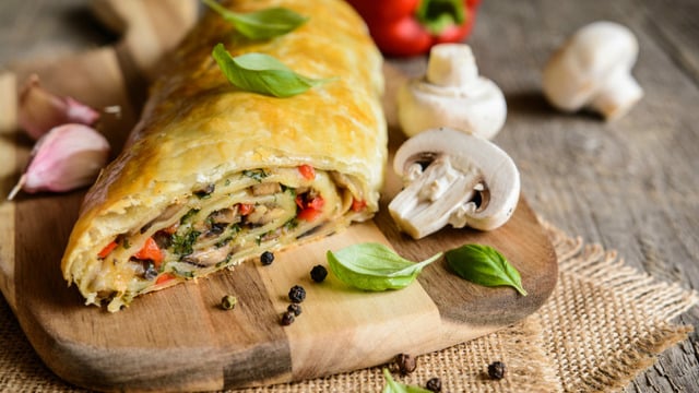Protein Mantardan: Sebzeli Milföy Rulosu