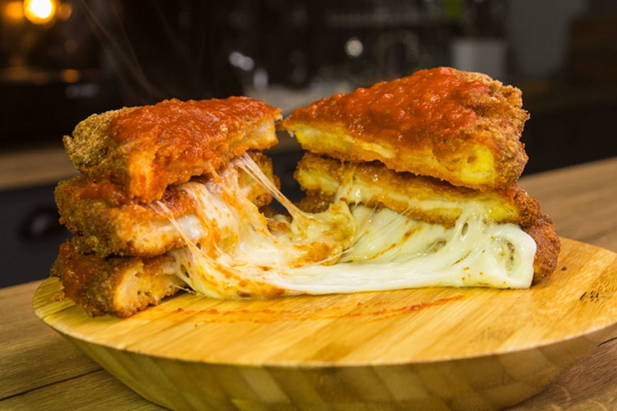 Peynirinin Akışına: Bol Peynirli Soslu Tost