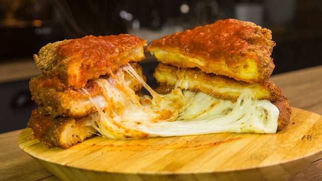 Peynirinin Akışına: Bol Peynirli Soslu Tost