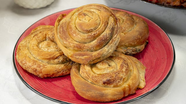 Dilim Dilim Kesersin: El Açması Ispanaklı Börek