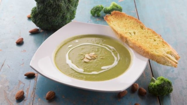 Vitamin Küpü: Bademli Brokoli Çorbası