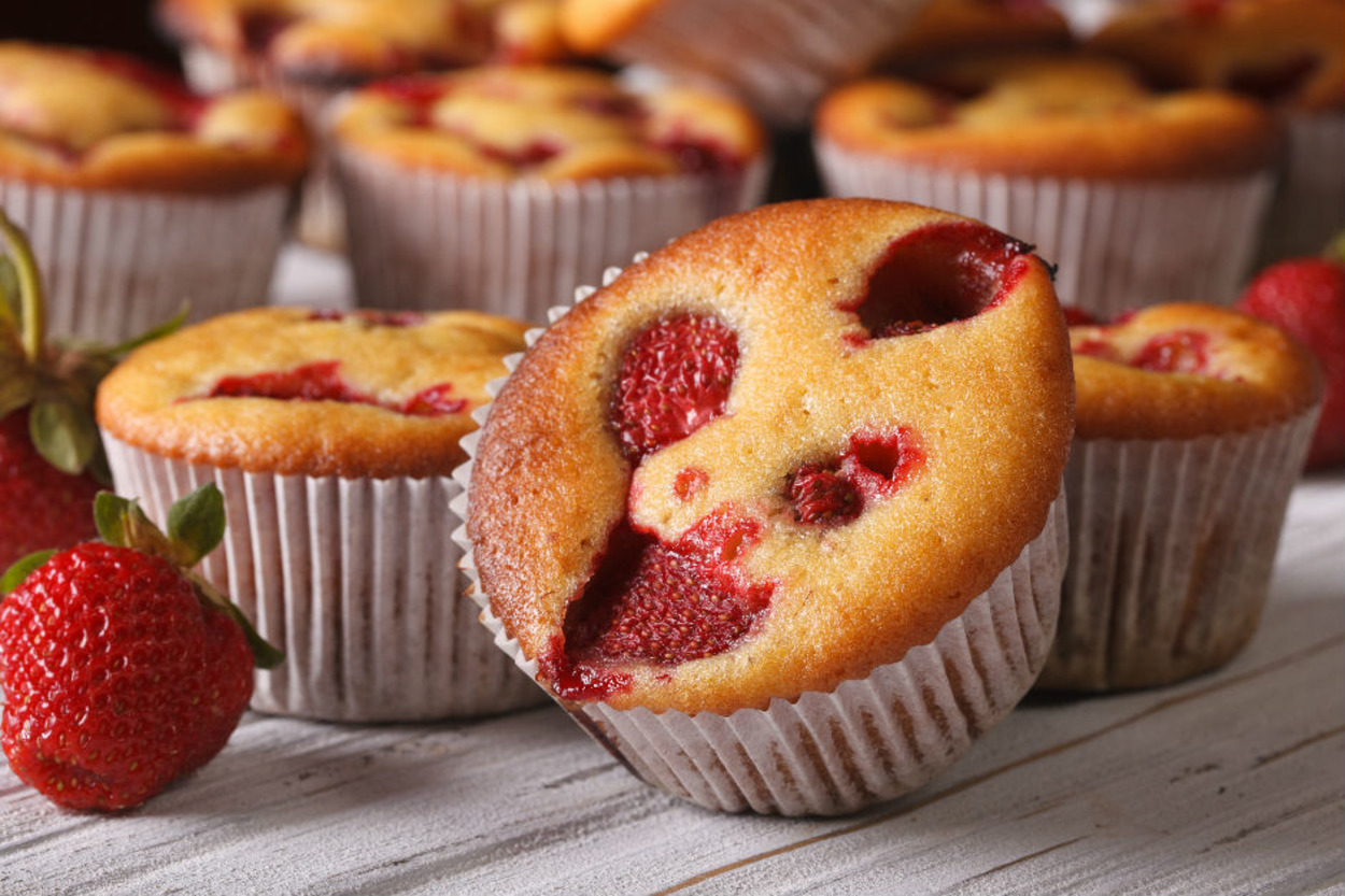 İçinde Minik Mutluluklar Gizli: Çilekli Muffin