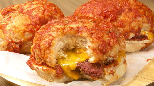 Eski Köye Yeni Adet: Sucuklu Islak Hamburger