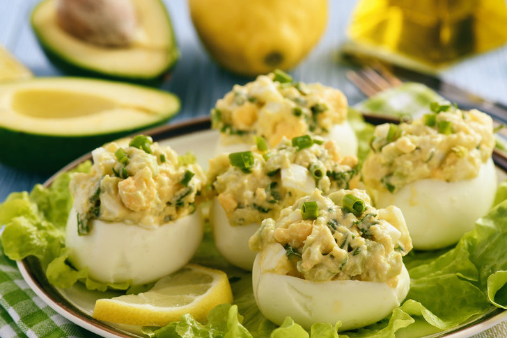 Avokado Dolgulu Yumurta Tarifi
