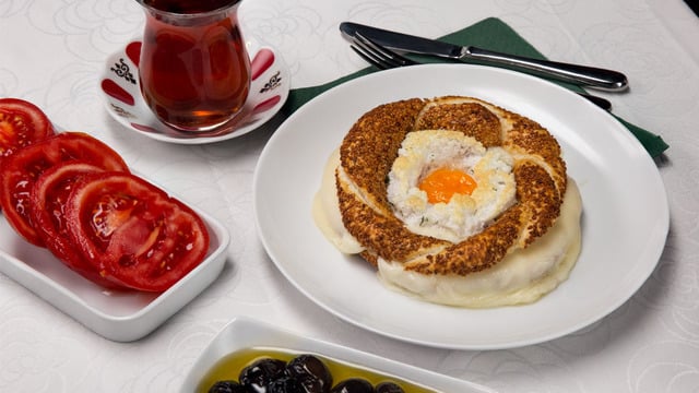 Uçuran İkili: Bulut Yumurta & Kaşarlı Simit