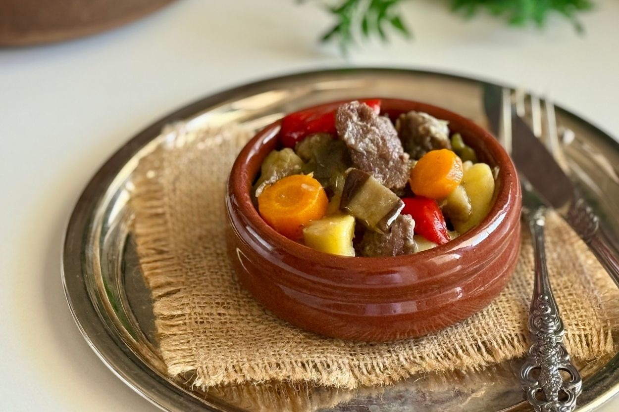 Bol Proteinli: Güveçte Türlü