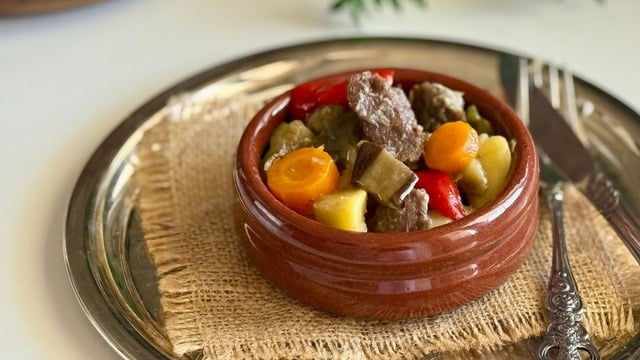 Bol Proteinli: Güveçte Türlü