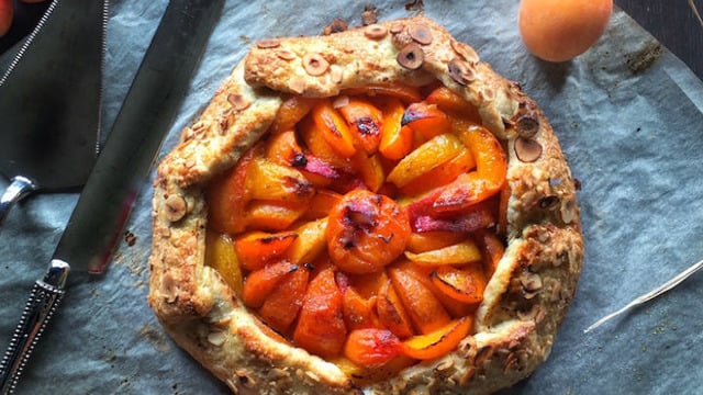 Çay Saatlerine Şenlik: Kayısı ve Şeftalili Galette