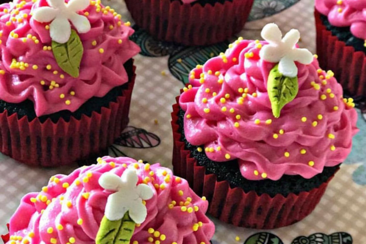 Mutluluk Kaynağı: Çilek Kremalı Kakaolu Cupcake