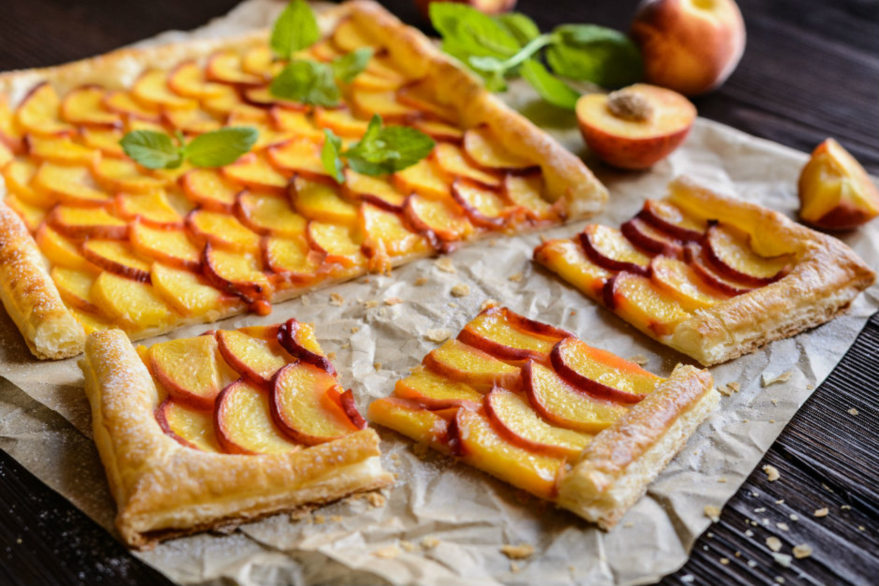 Yaz Rüzgarları Essin: Şeftalili Milföy Tart