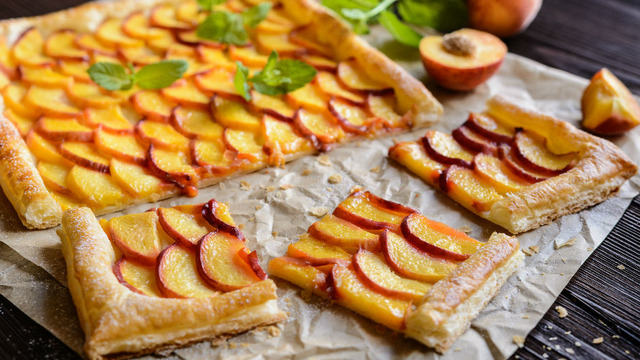 Yaz Rüzgarları Essin: Şeftalili Milföy Tart