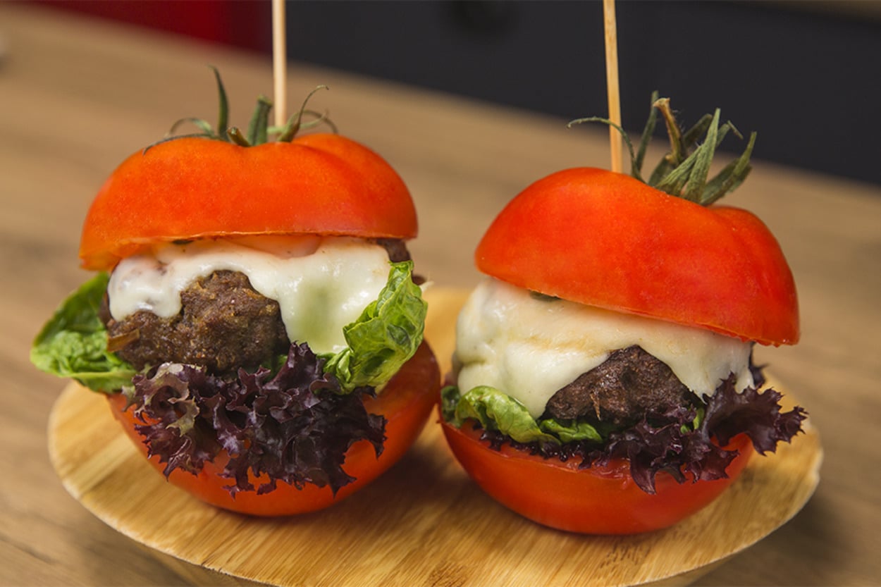 Ekmeksiz: Domates Burger