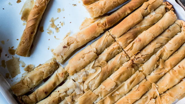 Kahvaltı Masası Kurdurur: Patatesli Kaşarlı Kalem Börek
