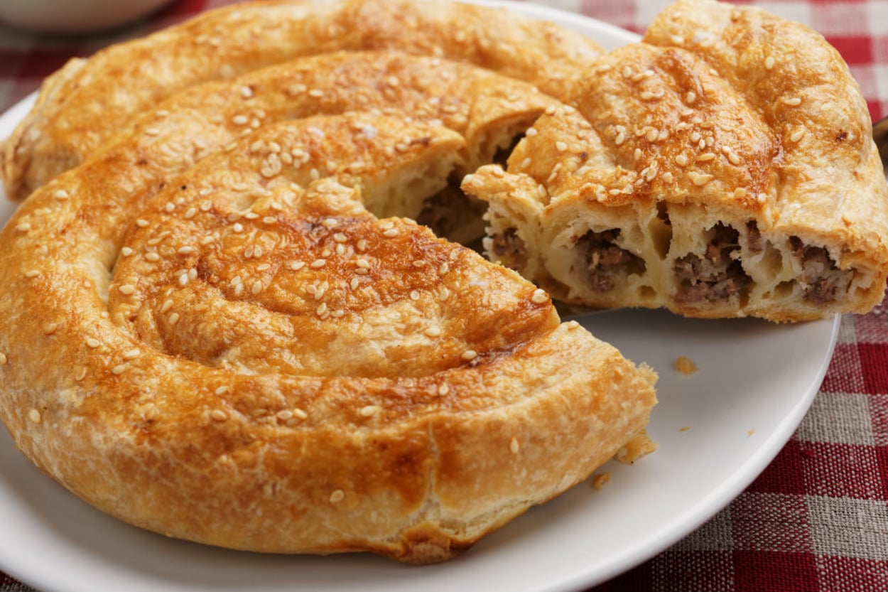 Kıymalıya Rakip: Kavurmalı Börek