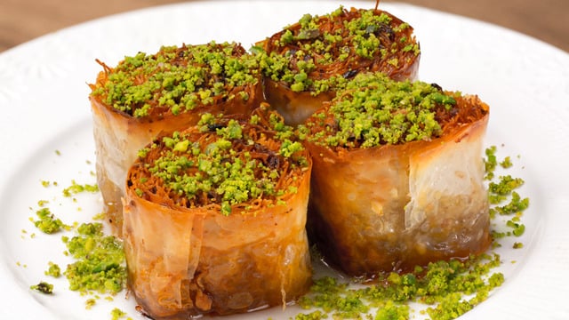 Çıtırlığın Resmi: Baklava Yufkasında Kadayıf Sarma