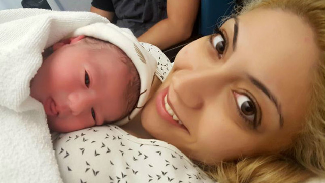 Fazla Gelen Sütünü Kas Yapmak İsteyen Erkeklere Satarak Zengin Olan Anne