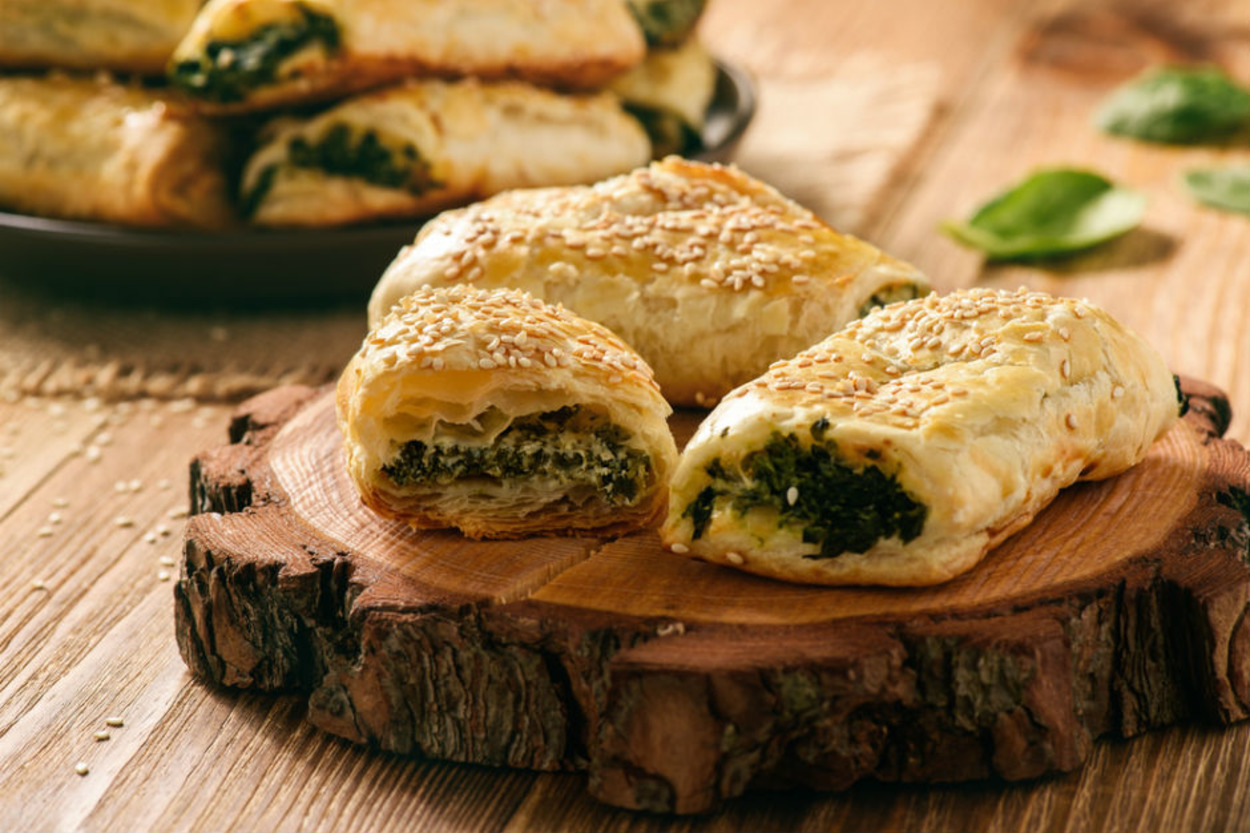 Bir Tepsi Yetmez: Ispanaklı Rulo Börek