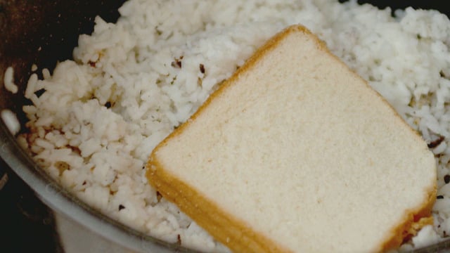 Dibi Tutan Pilavın Üzerine Neden Ekmek Koymalısınız?