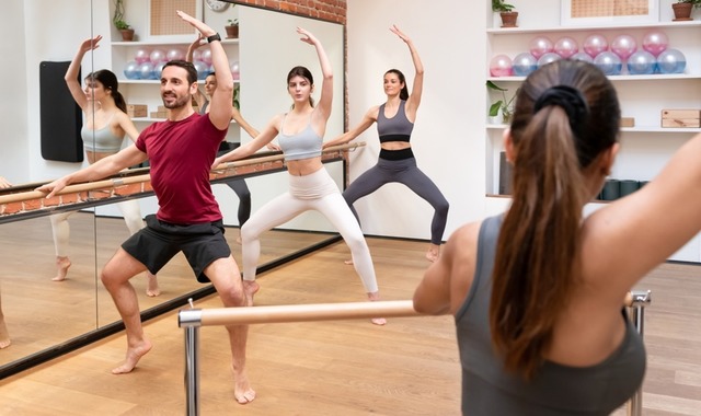 Evde Kolayca Yapılan En Etkili Squat Hareketleri