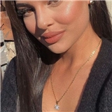 Lara_pet304